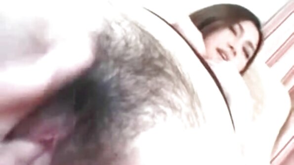 Geiles DILF zieht Stieftochter für einen Blowjob an den Haaren