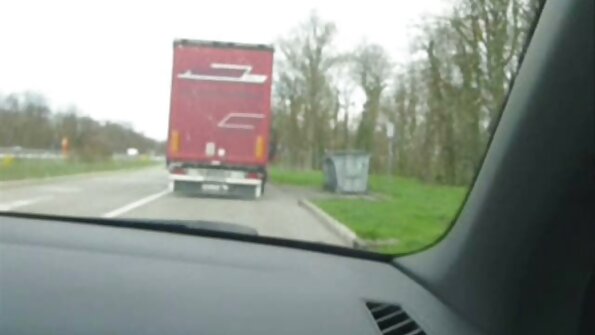 Bjanka tiek atstāta viena, tāpēc viņa beidz masturbē